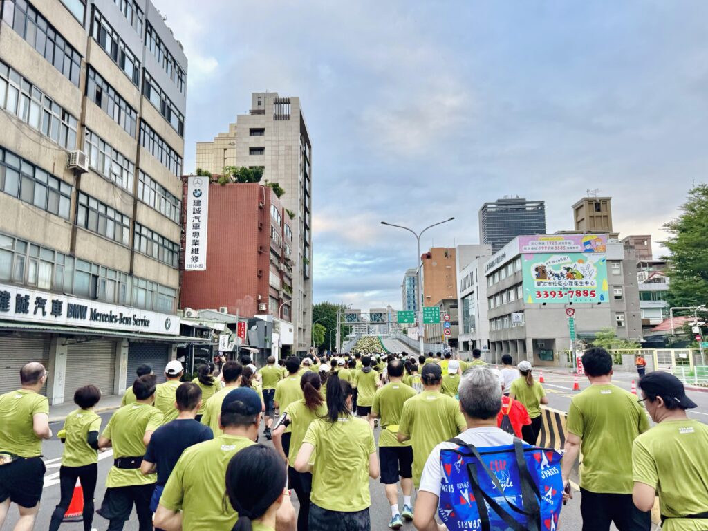 エバー航空マラソン 高架道路まであと少し