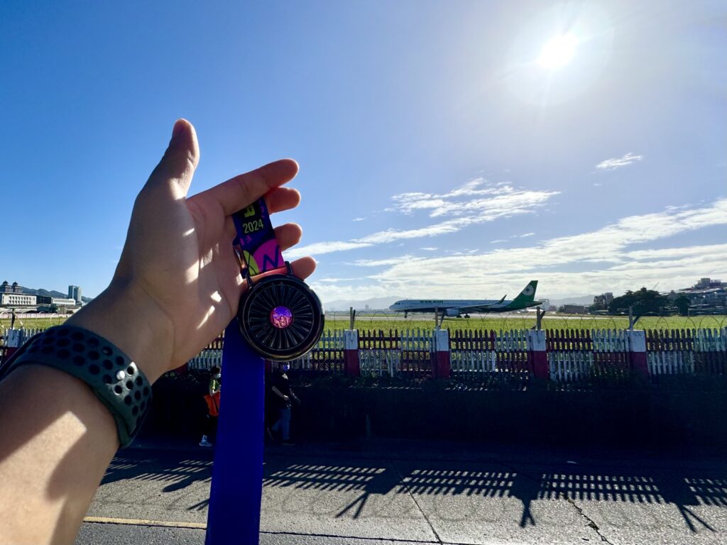 エバー航空マラソン完走メダル 松山空港 エバー航空機