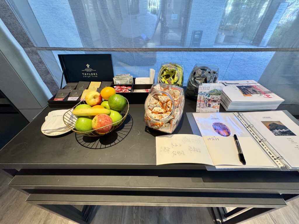 レゾナンス台北タペストリーコレクション ザポータル カフェスペース 軽食 フルーツ