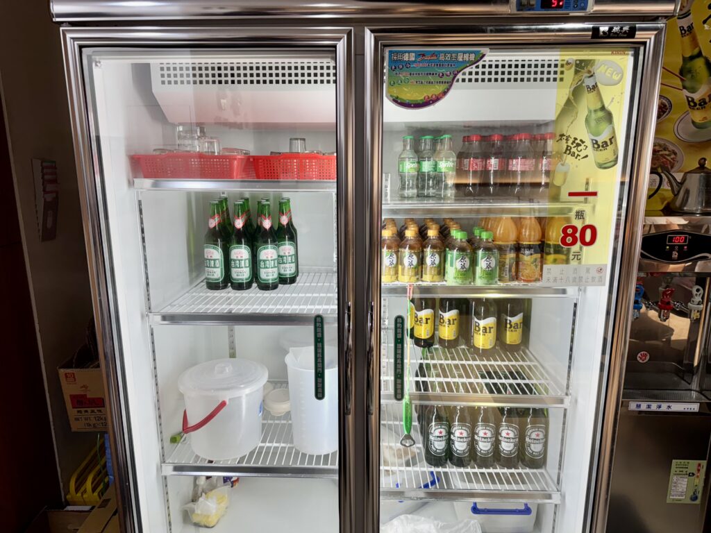 台湾 レストラン アルコール冷蔵庫