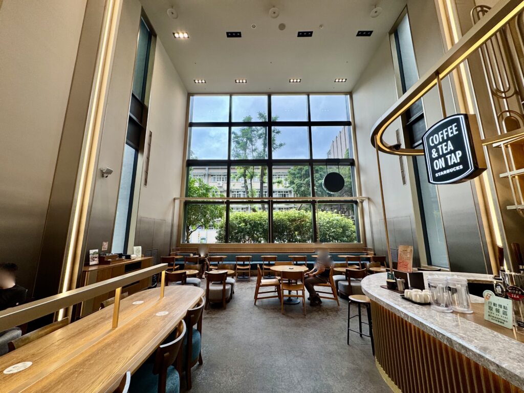 レゾナンス台北 朝食会場 スタバ