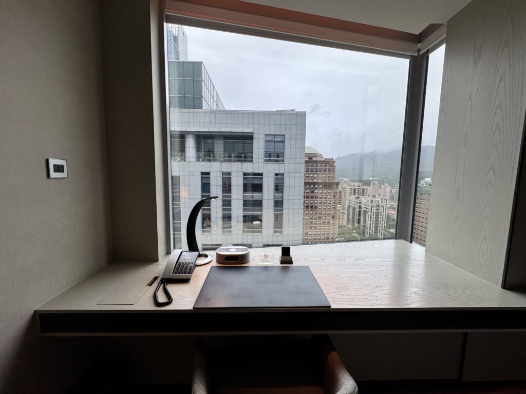 ハンブルハウス台北 プレミアルーム デスクからの眺望