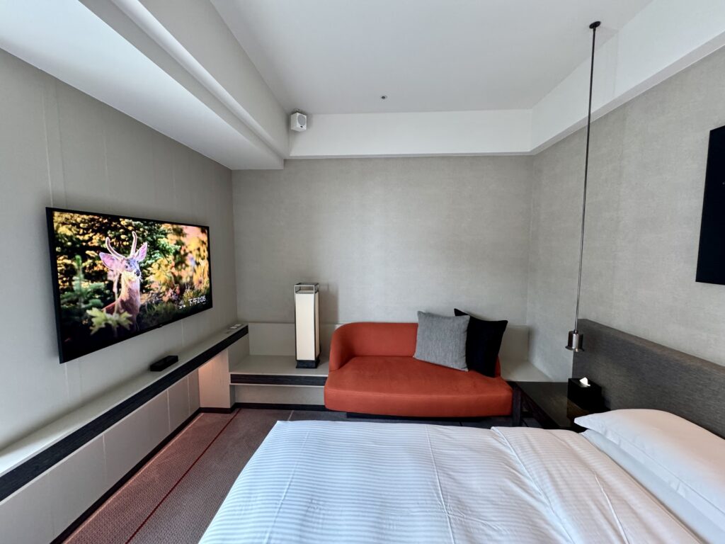 ハンブルハウス台北 プレミアルーム ソファ テレビ