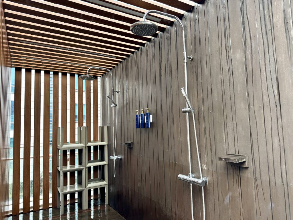 ハンブルハウス台北 屋外プール シャワー