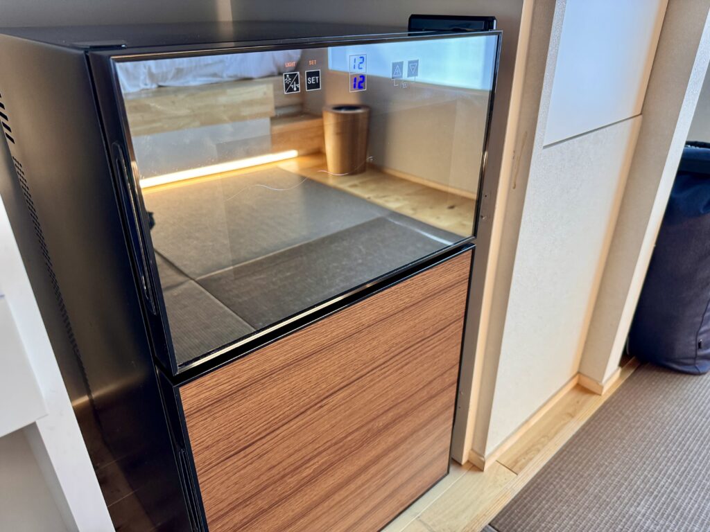 BLANC FUJI Suite Villa 和客室 ワインセラー