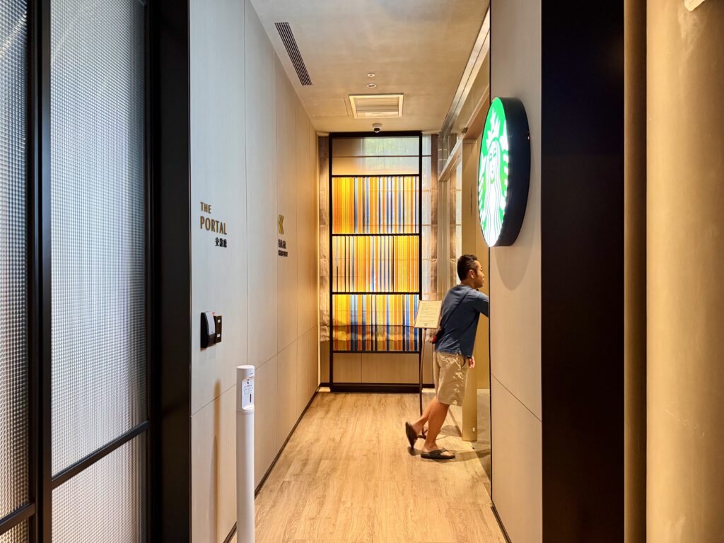 レゾナンス台北 朝食会場のスターバックスへ