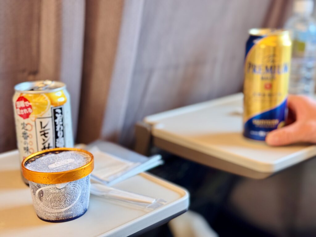 東京から新大阪まで移動 新幹線名物のアイス