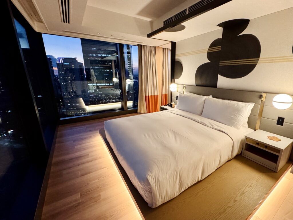 キャノピー大阪 コーナースイート ベッドルーム