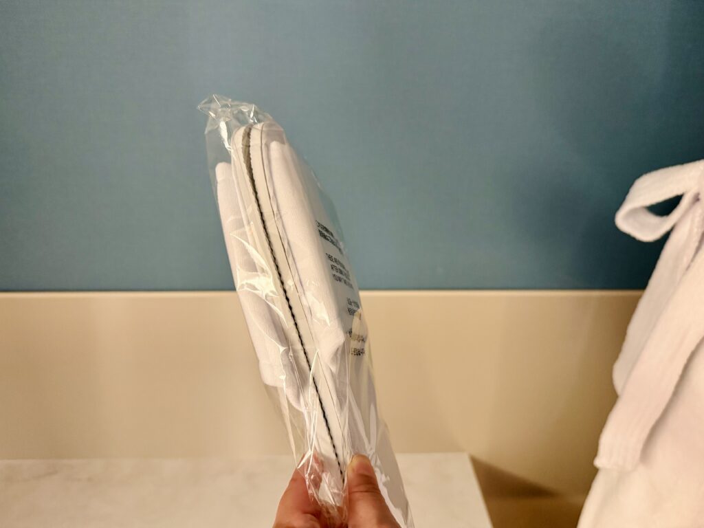 キャノピー大阪 コーナースイート ベッドルーム スリッパ