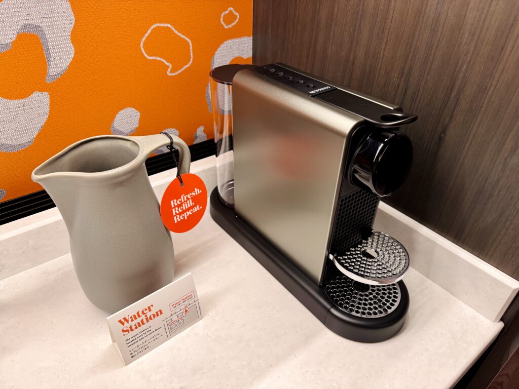 キャノピー大阪 コーナースイート リビングルーム ミニバーコーナー