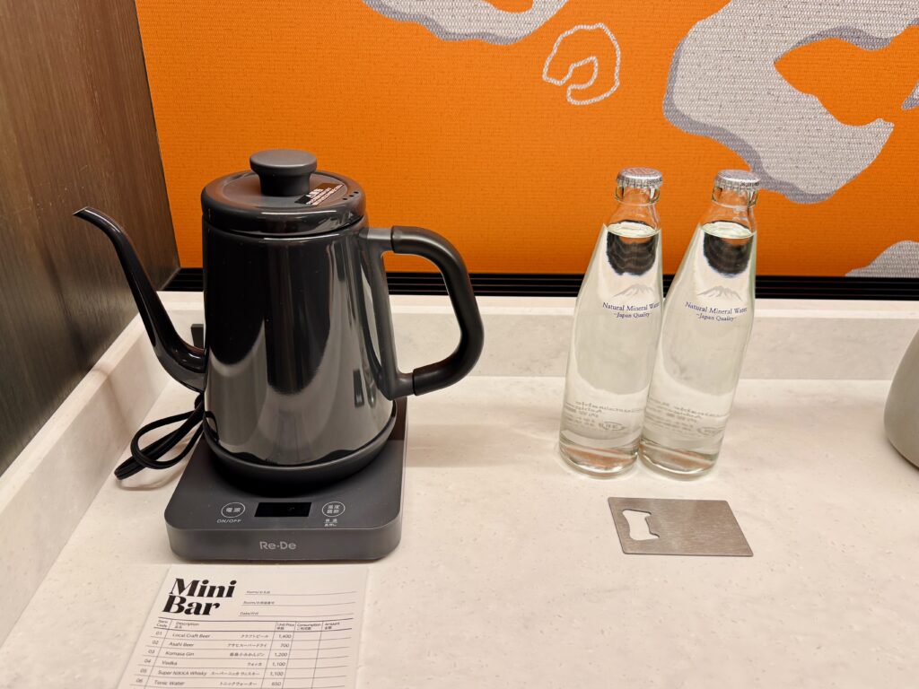 キャノピー大阪 コーナースイート リビングルーム ミニバーコーナー