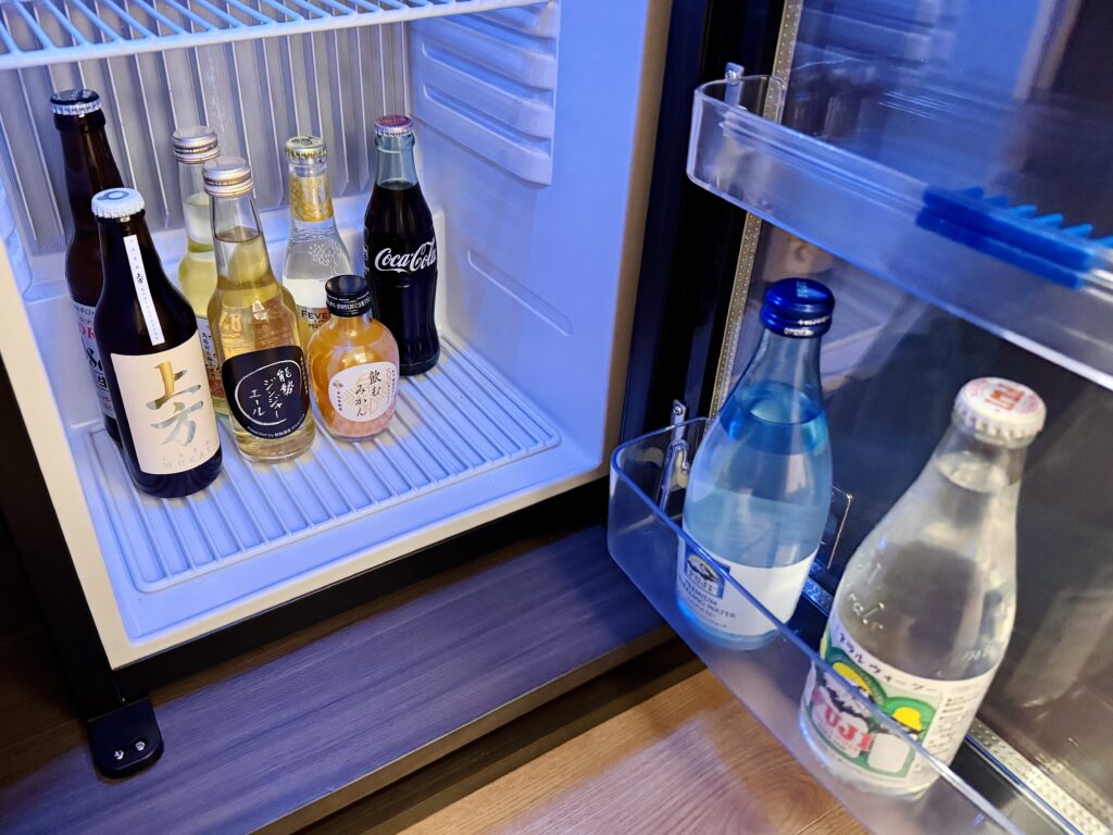 キャノピー大阪 コーナースイート リビングルーム ミニバーコーナー