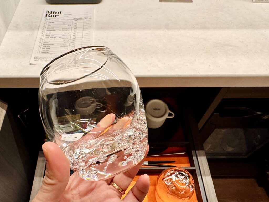 キャノピー大阪 コーナースイート リビングルーム ミニバーコーナー