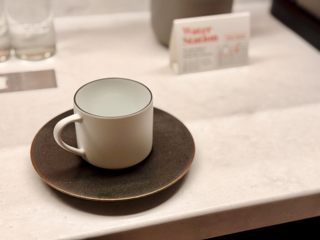 キャノピー大阪 コーナースイート リビングルーム ミニバーコーナー