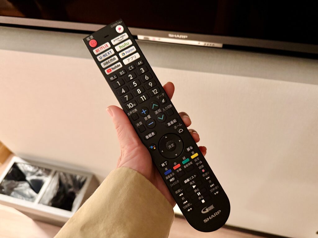 キャノピー大阪 コーナースイート ベッドルーム テレビのリモコン