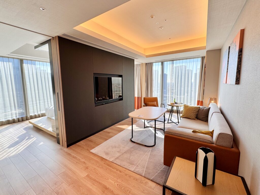 キャノピー大阪 コーナースイート リビングルーム