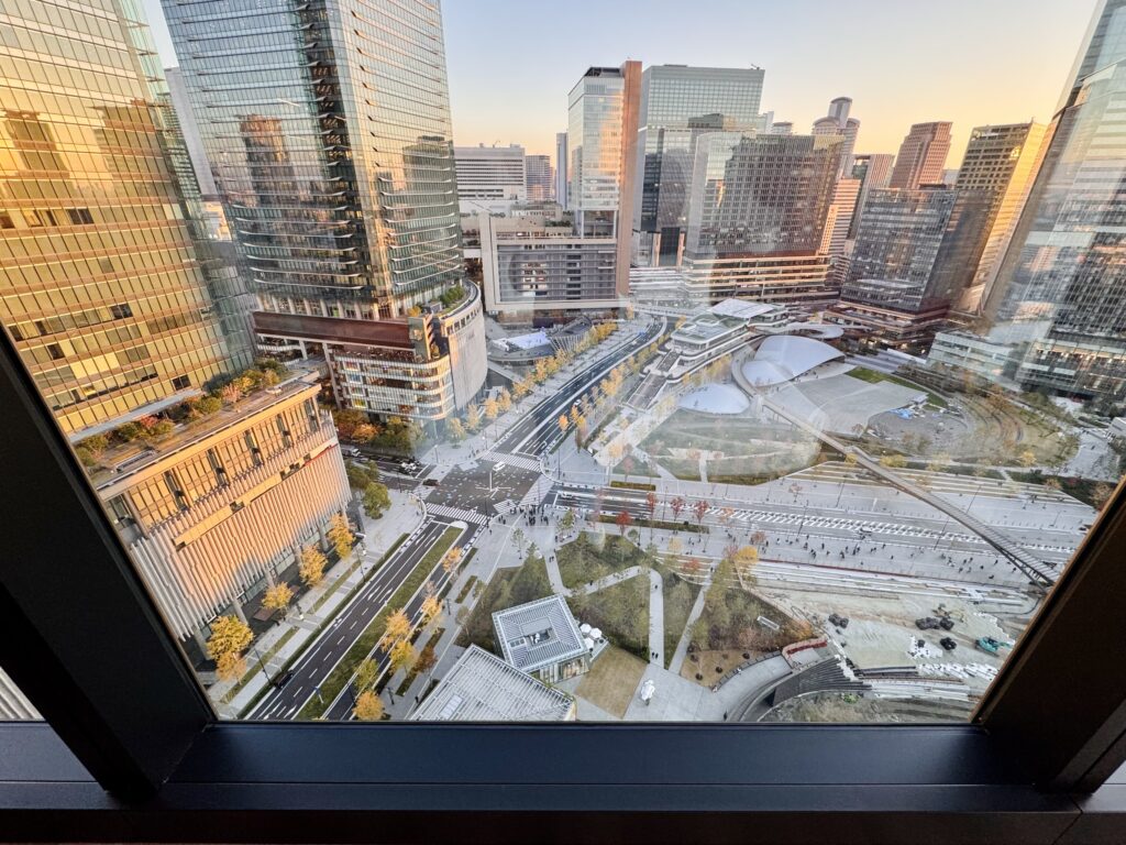 キャノピー大阪 コーナースイート ベッドルームからの眺望