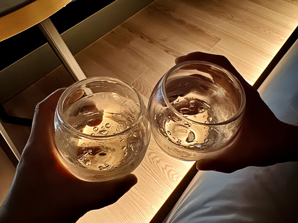 キャノピー大阪 コーナースイート 部屋飲みの様子