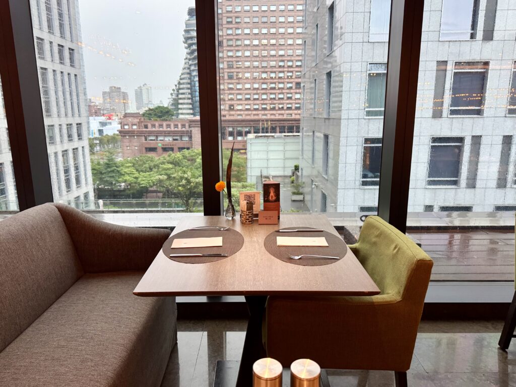 ハンブルハウス台北 朝食会場 LA FARFALLA テーブル席