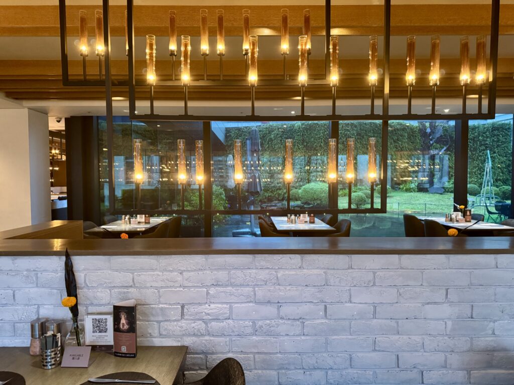 ハンブルハウス台北 朝食会場 LA FARFALLA ライト