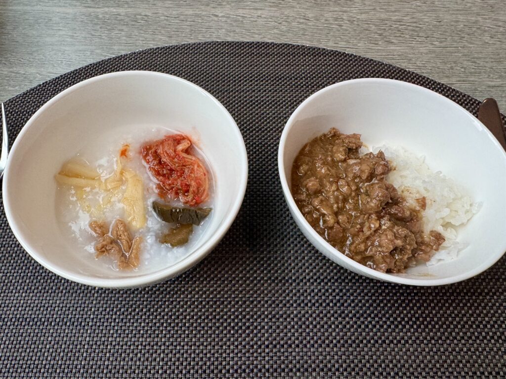 ハンブルグハウス台北 朝食 お粥とカレー