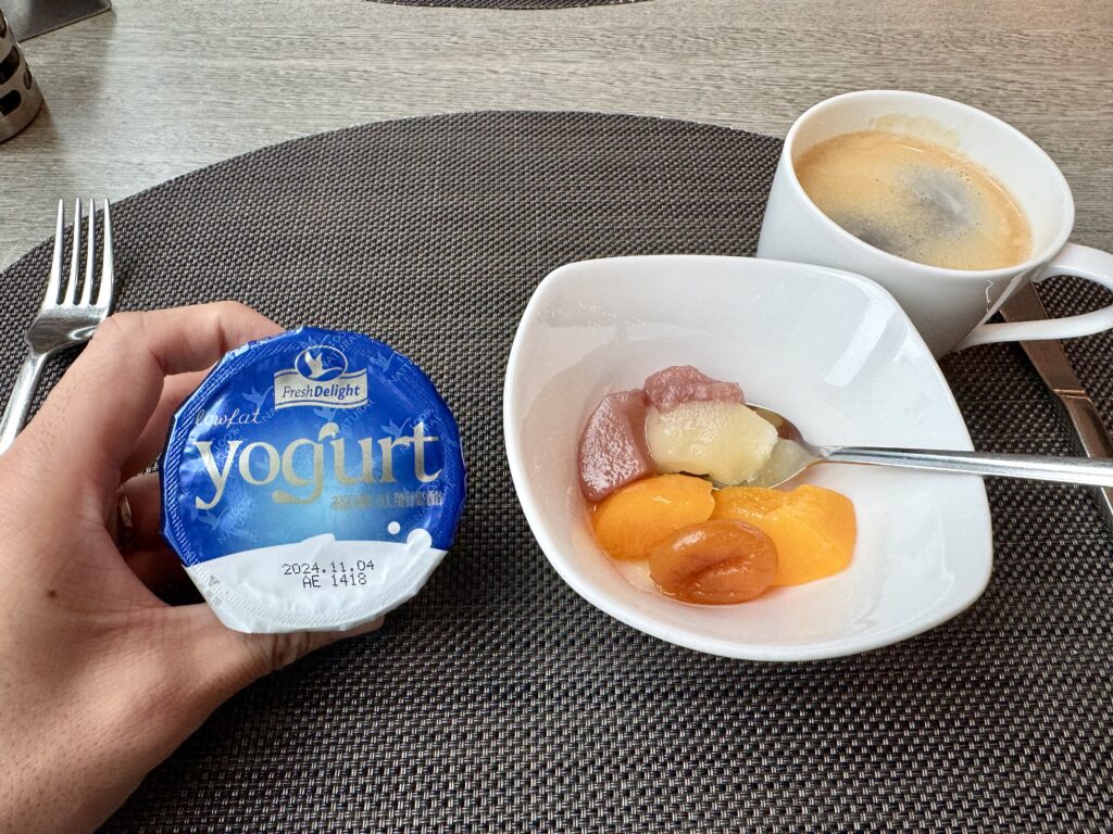 ハンブルグハウス台北 ヨーグルトとフルーツコンポート