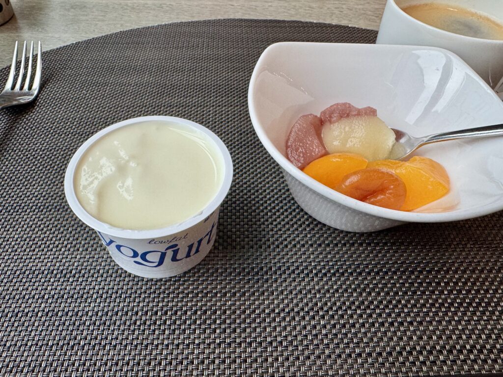 ハンブルグハウス台北 ヨーグルトとフルーツコンポート