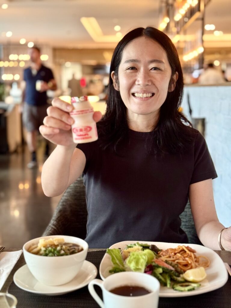 ハンブルグハウス台北 朝食 ヤクルト的なドリンクで乾杯