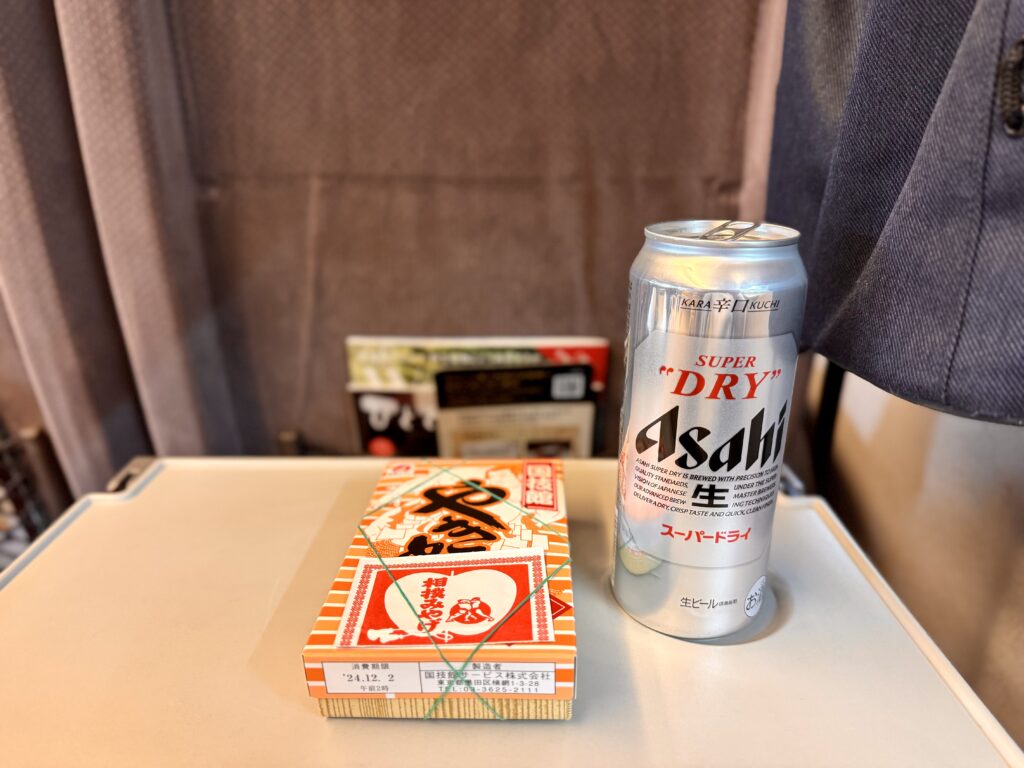 大阪へ新幹線 グリーン車 ビールと焼き鳥