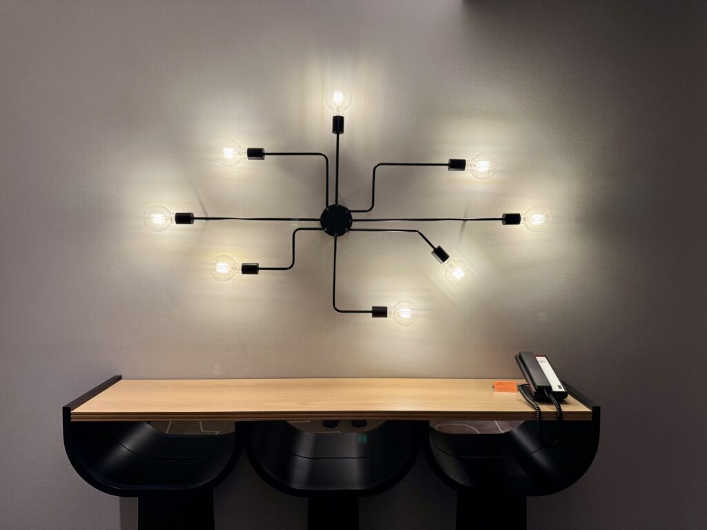 キャノピー大阪 エレベーターホール 照明