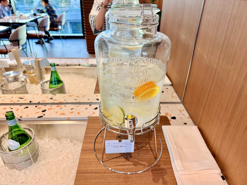 キャノピーbyヒルトン大阪梅田 朝食 ドリンクコーナー