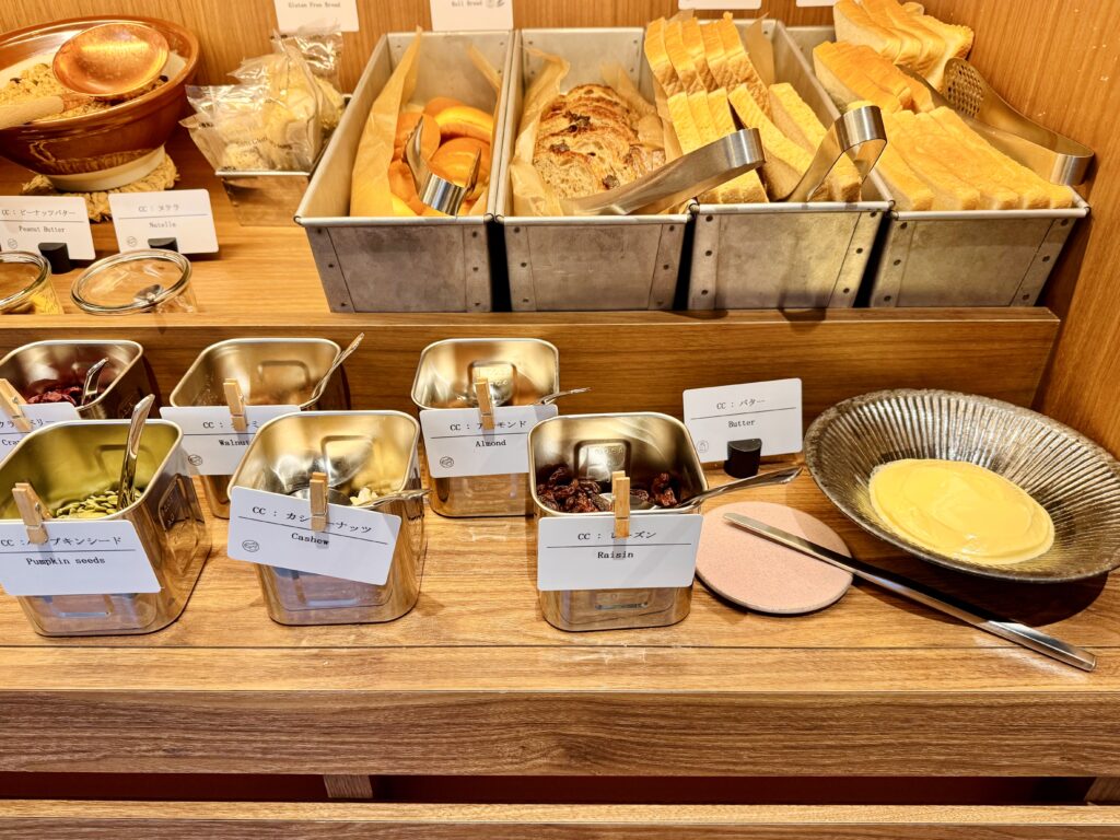 キャノピーbyヒルトン大阪梅田 朝食 パン/シリアルコーナー