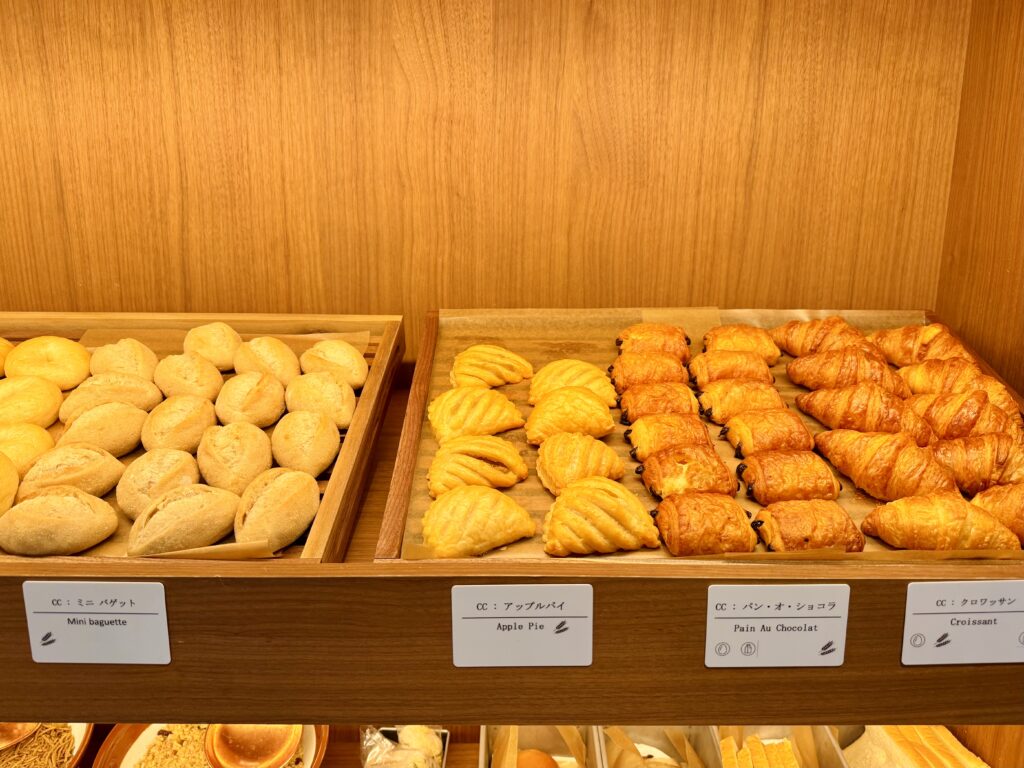 キャノピーbyヒルトン大阪梅田 朝食 パン/シリアルコーナー