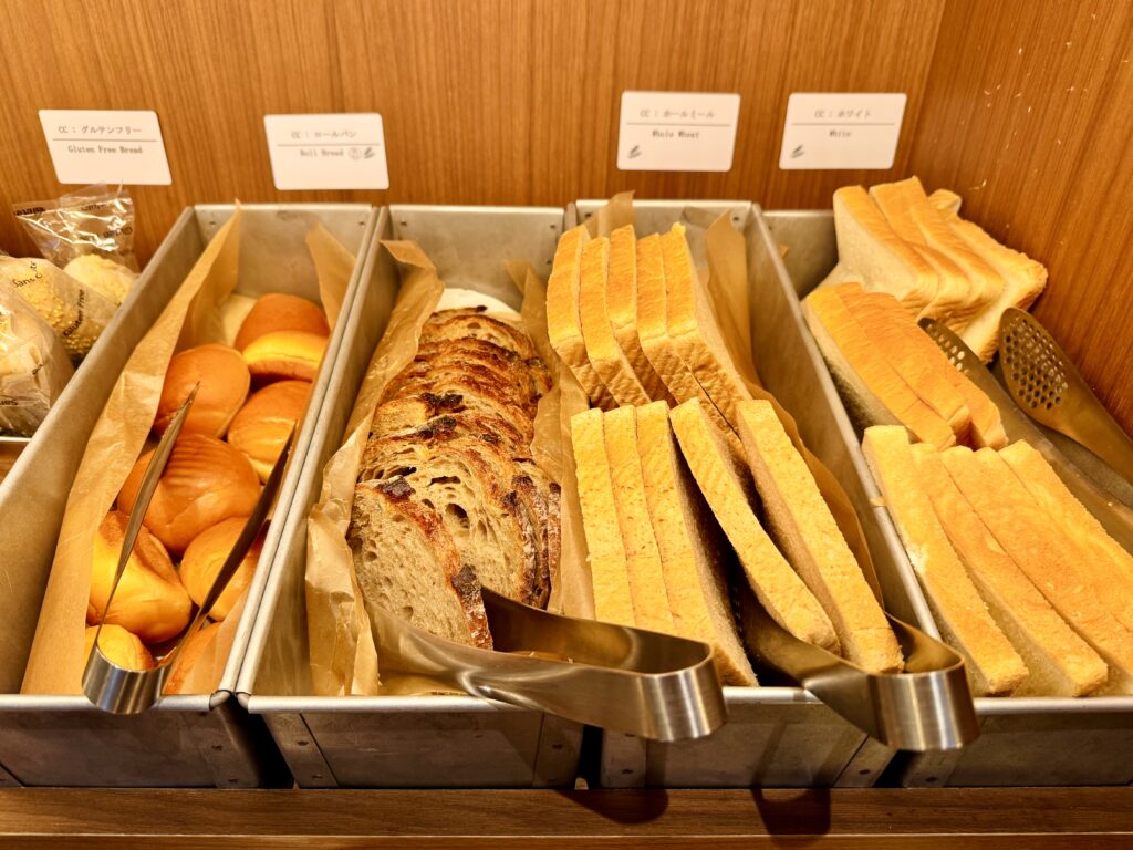 キャノピーbyヒルトン大阪梅田 朝食 パン/シリアルコーナー