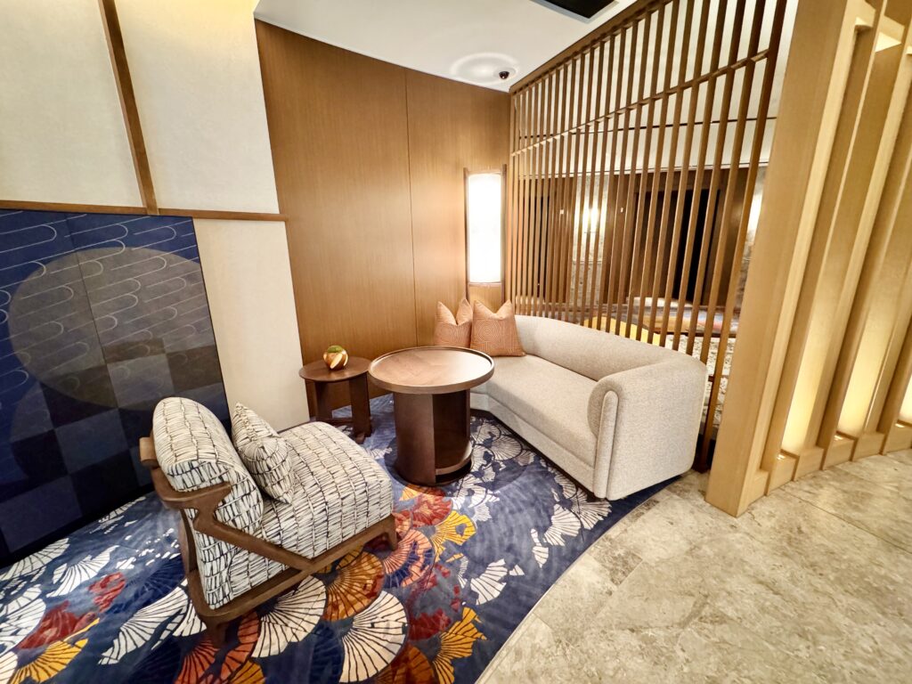 ウォルドーフアストリア大阪 アライバルパビリオン ソフア