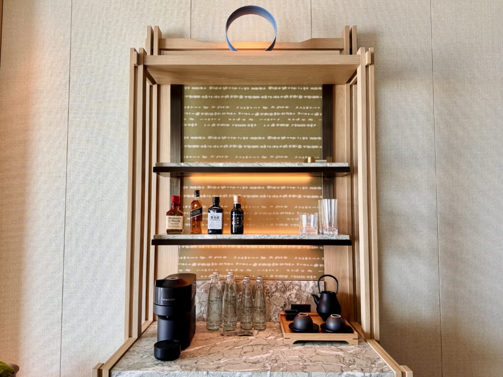 ウォルドーフアストリア大阪 ミニバー