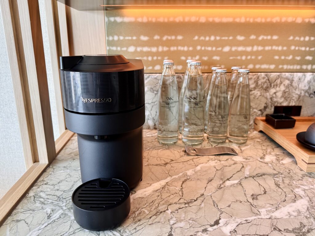 ウォルドーフアストリア大阪 ミニバー 無料の水 ネスプレッソ