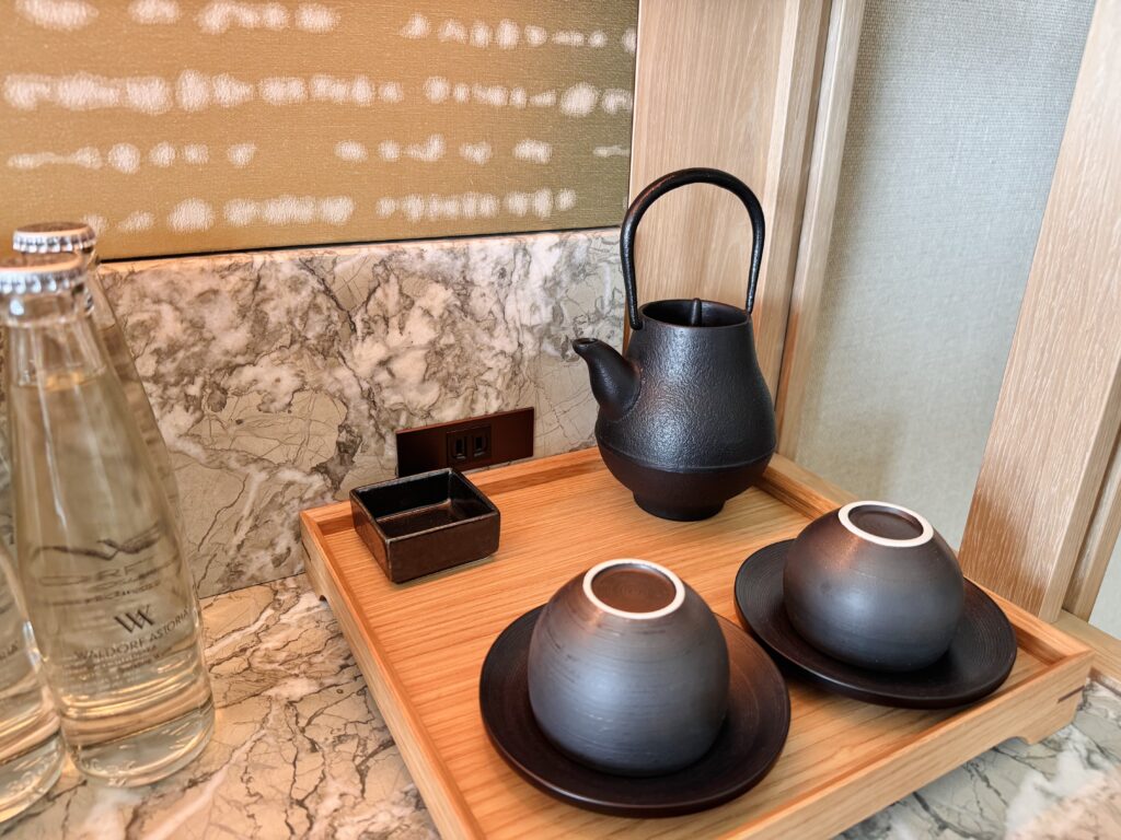 ウォルドーフアストリア大阪 客室の茶器