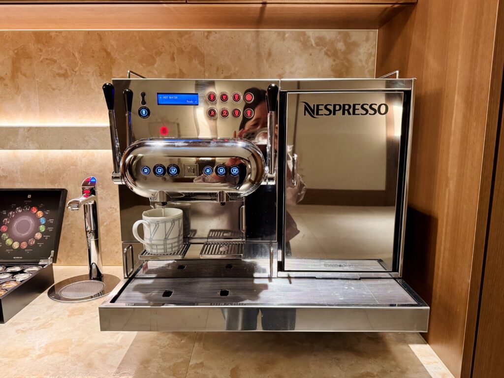 ウォルドーフアストリア大阪 ライブラリーのカフェマシン