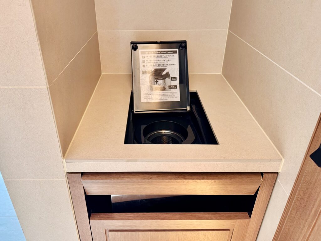 ウォルドーフアストリア大阪 プール+サウナエリア 更衣室