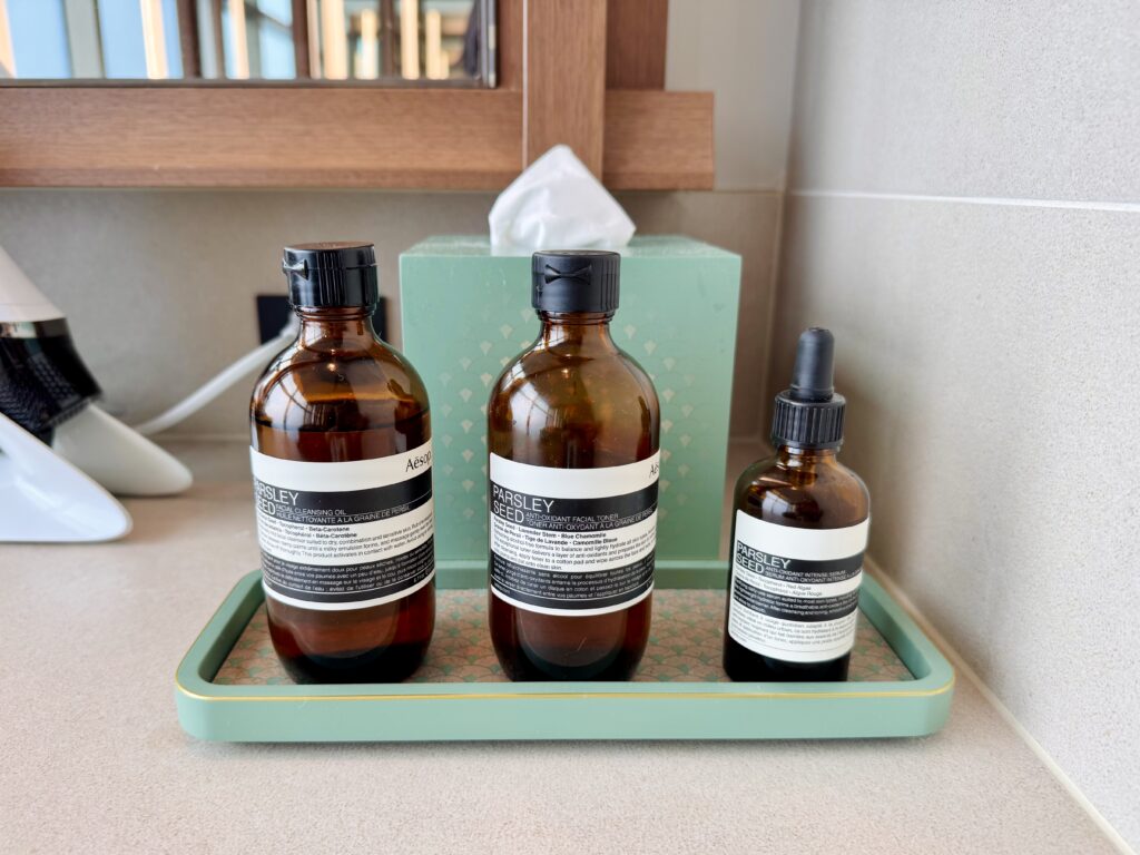 ウォルドーフアストリア大阪 プール+サウナエリア 更衣室 アメニティ