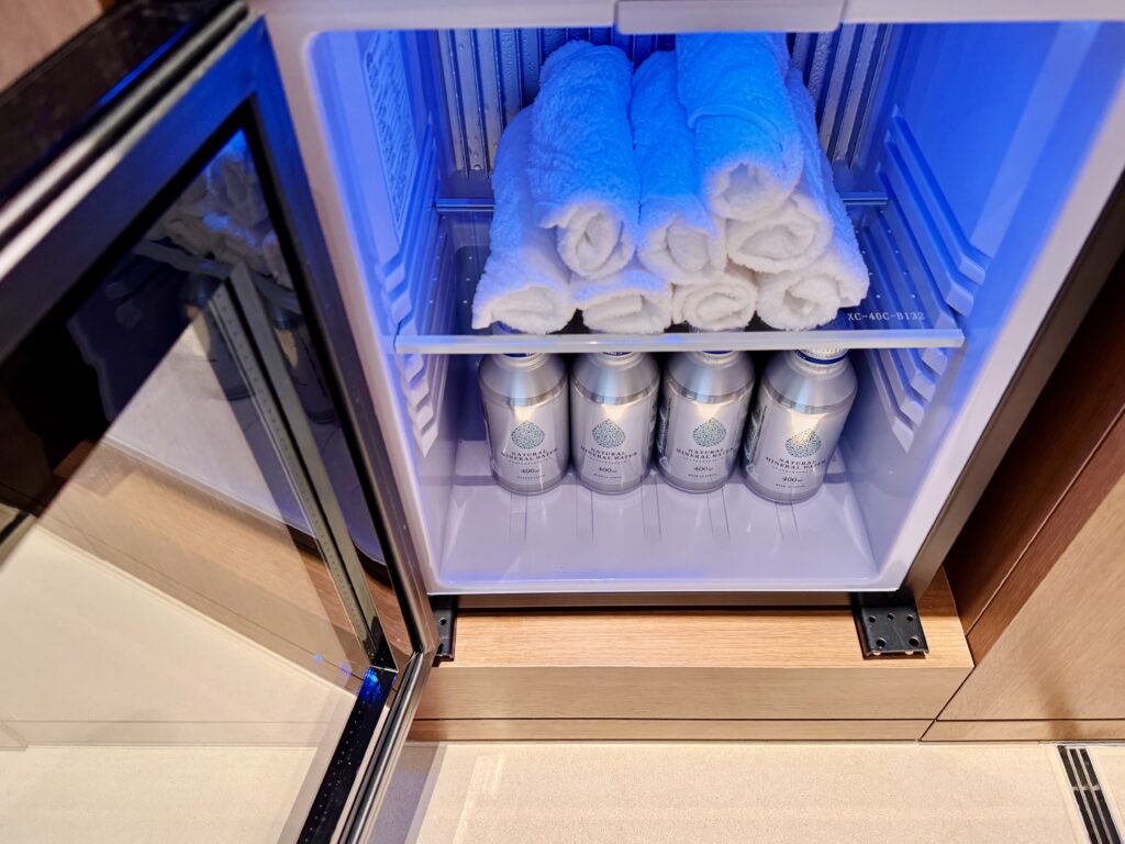 ウォルドーフアストリア大阪 プール+サウナエリア 更衣室