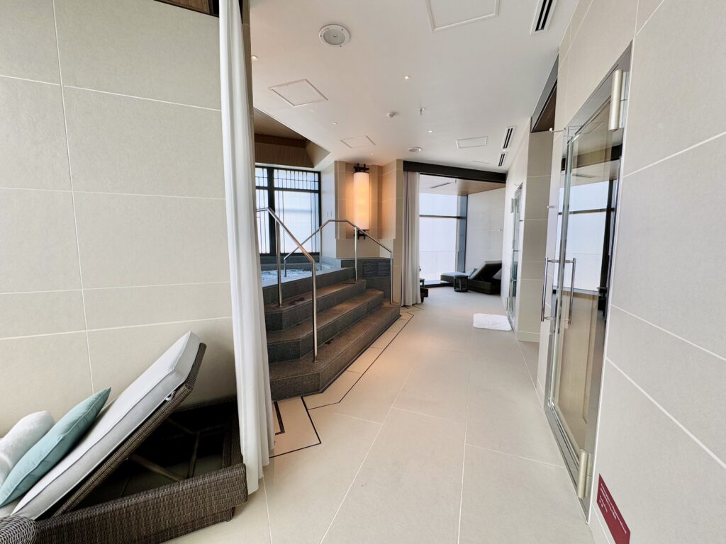 ウォルドーフアストリア大阪 サウナ+ジャグジーエリア