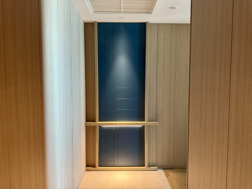 ウォルドーフアストリア大阪 コーナースイート エントランス