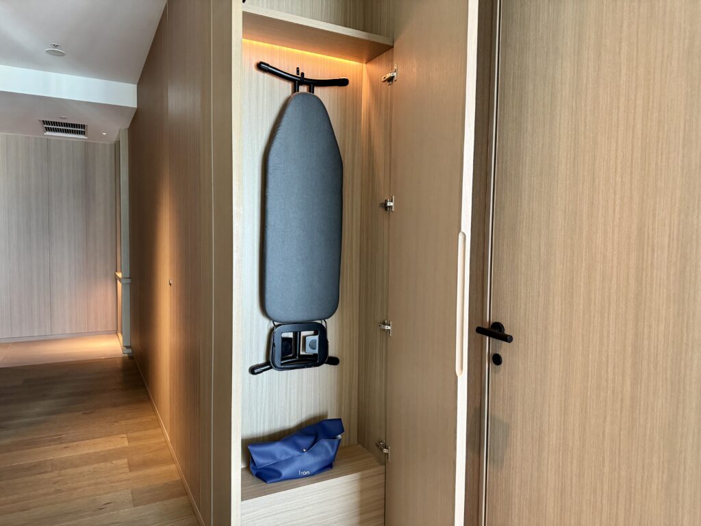 ウォルドーフアストリア大阪 コーナースイート アイロン