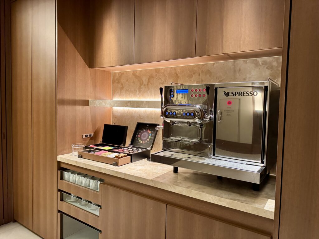 ウォルドーフアストリア大阪 ライブラリー コーヒーマシーン