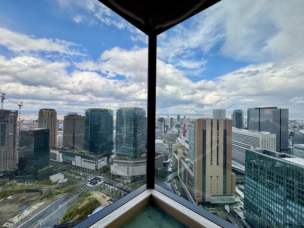 ウォルドーフアストリア大阪 キングコーナースイート 客室からの眺望