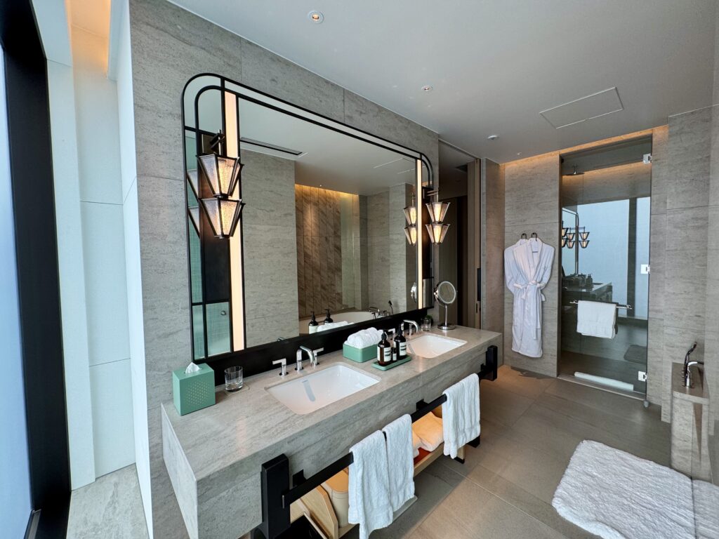 ウォルドーフアストリア大阪 洗面台エリア