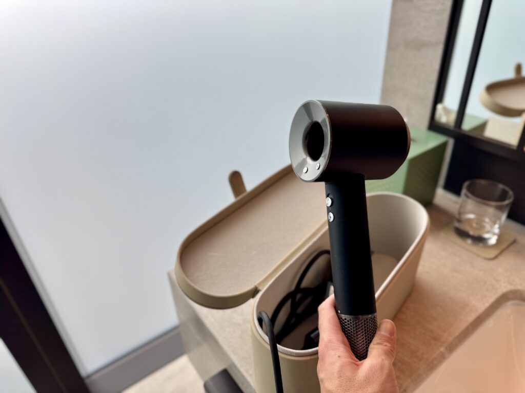 ウォルドーフアストリア大阪 客室ドライヤー ダイソン