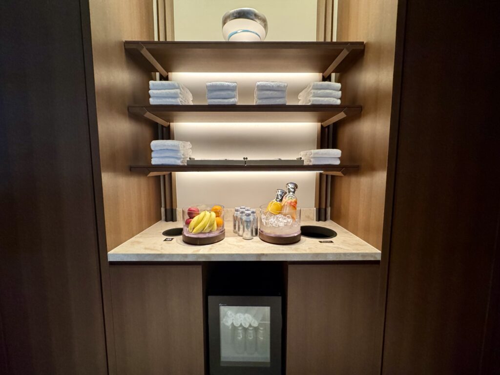 ウォルドーフアストリア大阪 フィットネス タオルやお水